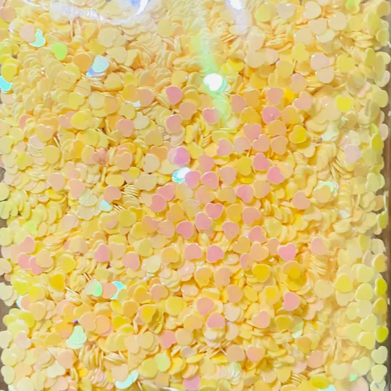 Apliques Confetes Paetê CORAÇÃO CREME de 3mm com 15 gramas