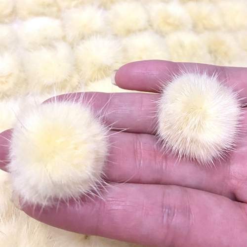 Meio Pompom de Pelúcia - Amarelo Bebê